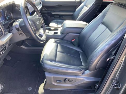 Used 2023 Ford Expedition XLT image 18