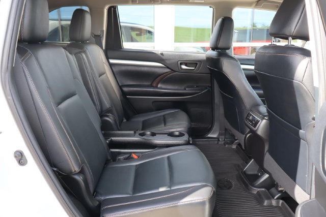 Used 2019 Toyota Highlander XLE AWD/4WD image 34