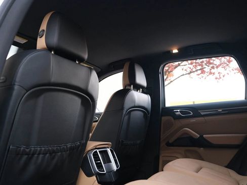 Used 2016 Porsche Cayenne image 26