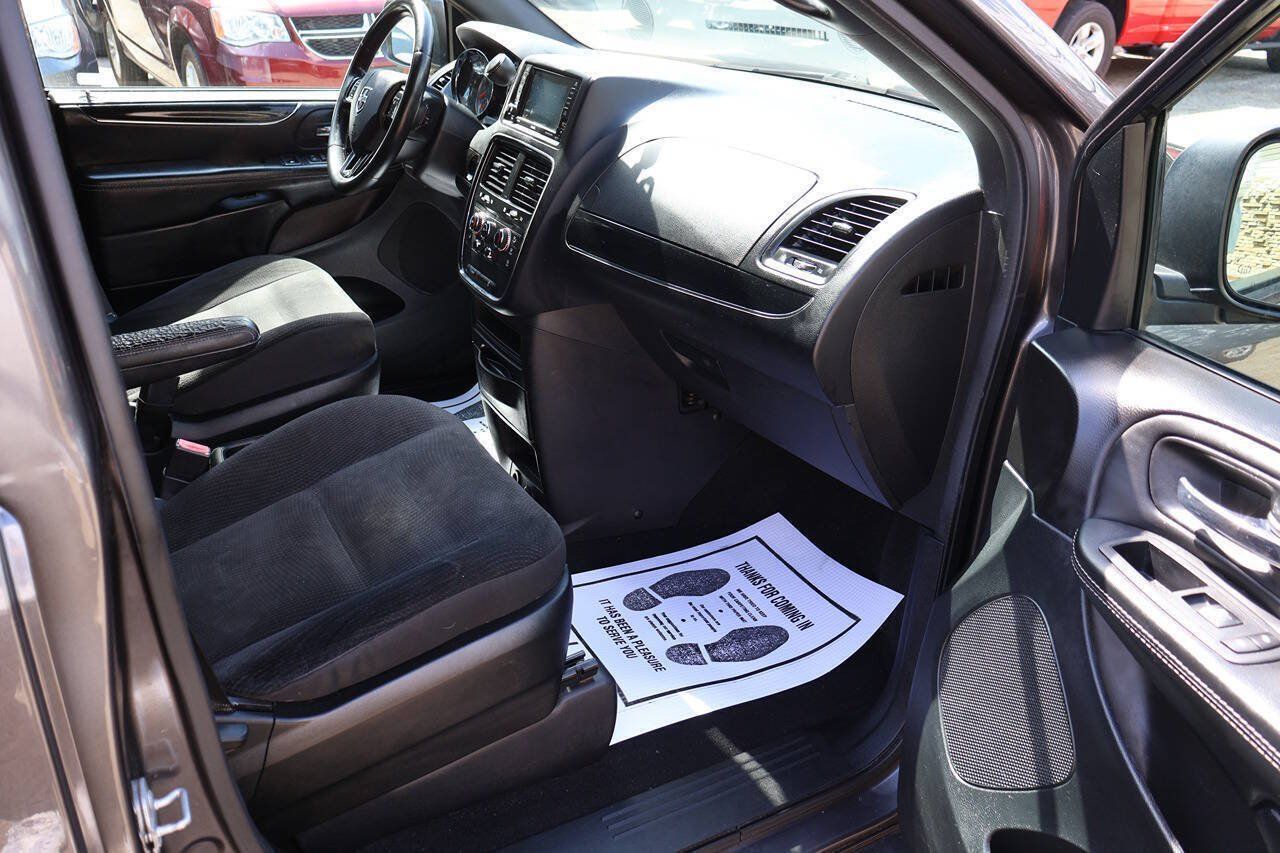 Used 2018 Dodge Grand Caravan SE FWD image 21