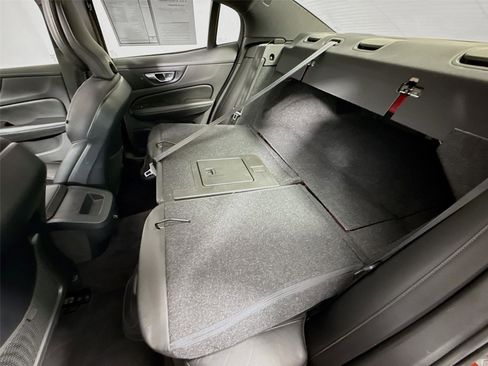 Used 2019 Volvo S60 T5 Momentum w/ Premium Package image 19