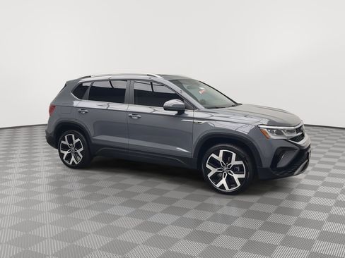 Used 2022 Volkswagen Taos SEL image 41