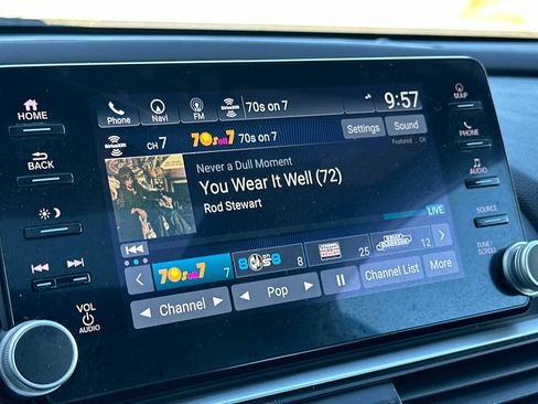 Used 2022 Honda Accord Touring image 18