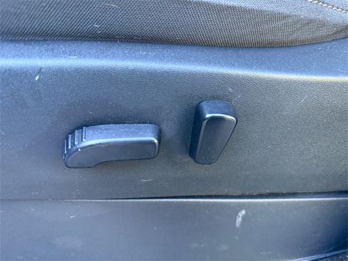 Used 2022 Nissan Frontier SV image 11