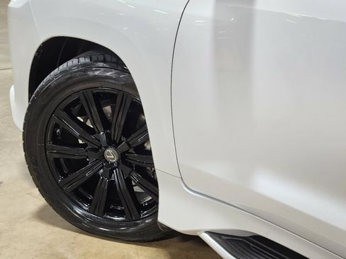 Used 2021 Lexus LX 570 4WD w/ Luxury Package image 23