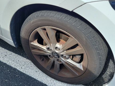 Used 2017 Hyundai Elantra Value Edition FWD image 7