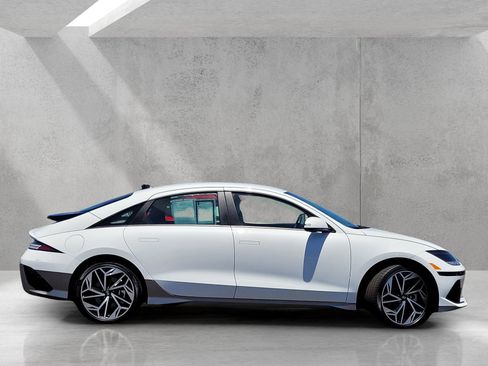 Used 2024 Hyundai Ioniq 6 SEL RWD image 3