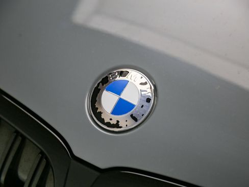 Used 2024 BMW 330i Sedan w/ M Sport Package RWD image 9