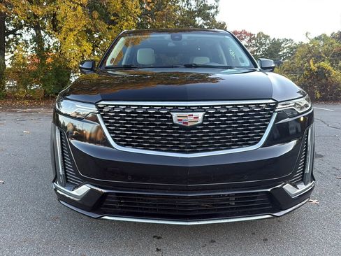 Used 2025 Cadillac XT6 Premium Luxury image 2