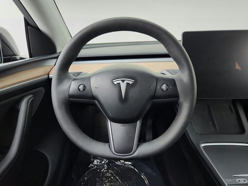 Used 2023 Tesla Model Y Long Range AWD/4WD image 21