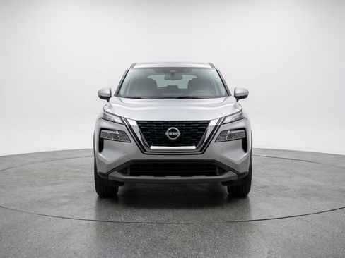 Used 2025 Nissan Rogue SV FWD image 2