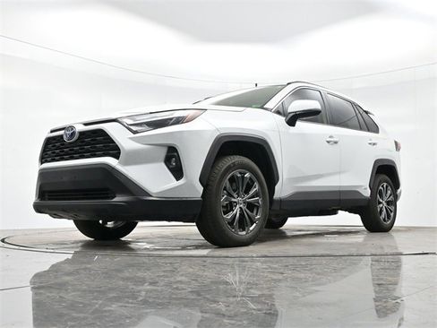 Used 2023 Toyota RAV4 XLE Premium image 29