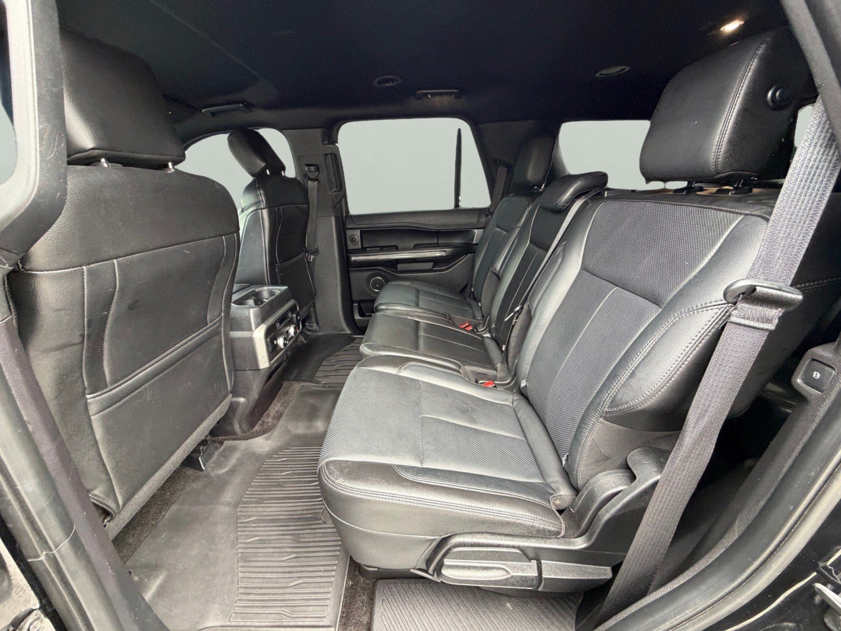 Used 2018 Ford Expedition XLT w/ Equipment Group 202A AWD/4WD image 25
