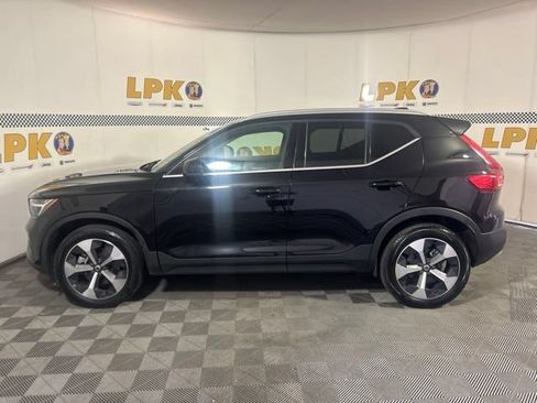 Used 2025 Volvo XC40 B5 Plus AWD/4WD image 6