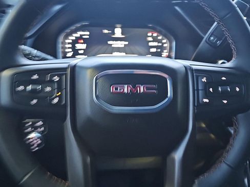 Used 2025 GMC Sierra 2500 AT4 image 15