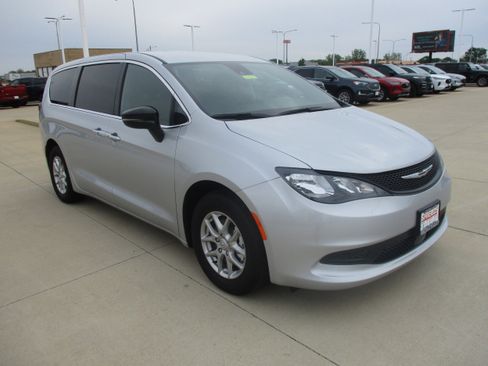 New 2026 Chrysler Voyager LX FWD image 8