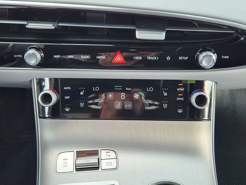 Used 2026 Genesis GV70 2.5T Advanced image 15