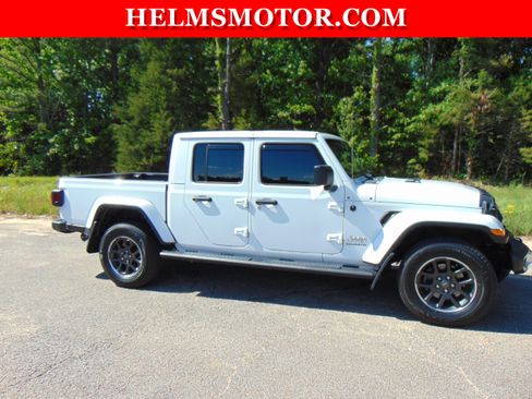 Used 2023 Jeep Gladiator Overland AWD/4WD image 11