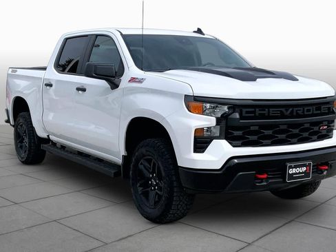 Used 2025 Chevrolet Silverado 1500 Custom Trail Boss AWD/4WD image 3