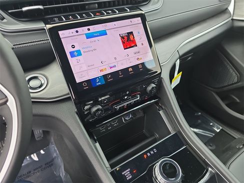 New 2025 Jeep Grand Cherokee Limited w/ Black Appearance Package image 21