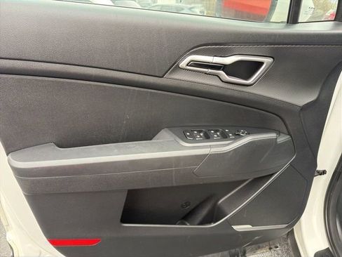 Used 2024 Kia Sportage LX image 9