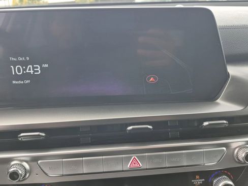 Certified 2025 Kia Telluride S image 10