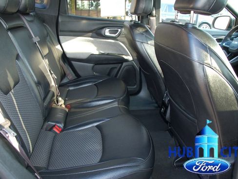 Used 2024 Jeep Compass Latitude AWD/4WD image 14