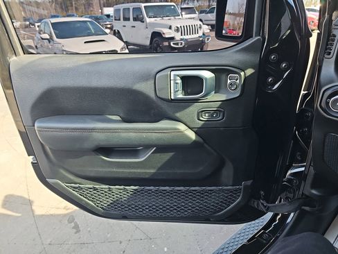 Used 2023 Jeep Wrangler Unlimited Sahara image 29