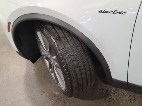 New 2026 Porsche Macan 4 Electric AWD/4WD image 33