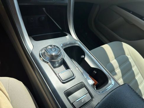 Used 2017 Ford Fusion SE FWD image 13