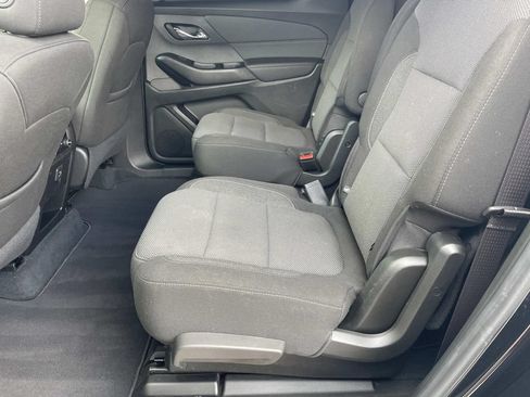 Used 2023 Chevrolet Traverse LT FWD image 14