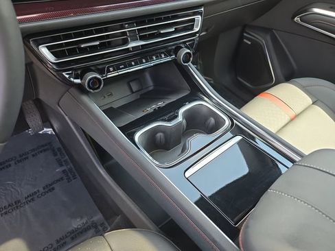 Used 2024 Chevrolet Traverse RS image 26