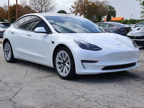 Used 2023 Tesla Model 3 Standard Range image 2
