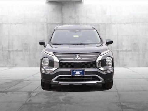 Used 2025 Mitsubishi Outlander AWD image 4