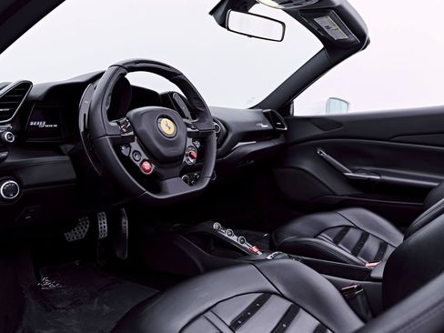 Used 2019 Ferrari 488 Spider RWD image 2