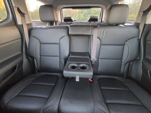 Used 2023 GMC Acadia SLT w/ Trailering Package image 24