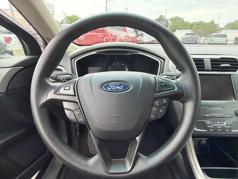 Used 2020 Ford Fusion SE FWD image 23