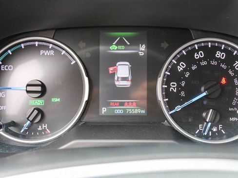 Used 2021 Toyota RAV4 XLE Premium w/ Carpet Mat Package (TMS) image 21