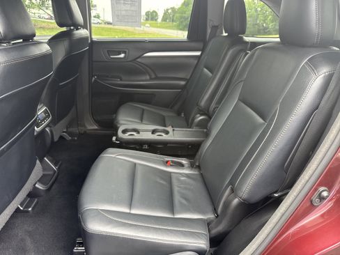 Used 2018 Toyota Highlander XLE FWD image 10