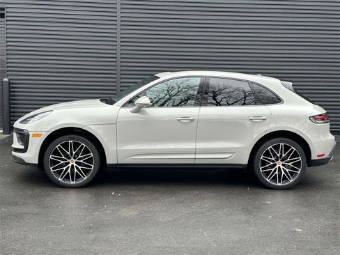Used 2025 Porsche Macan image 2