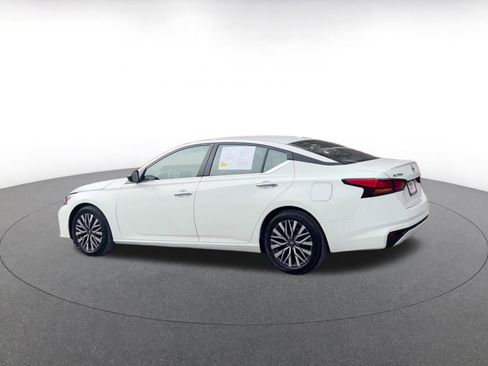 Used 2025 Nissan Altima 2.5 SV image 10