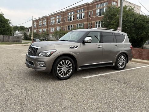 Used 2016 INFINITI QX80 4WD w/ Deluxe Technology Package image 16