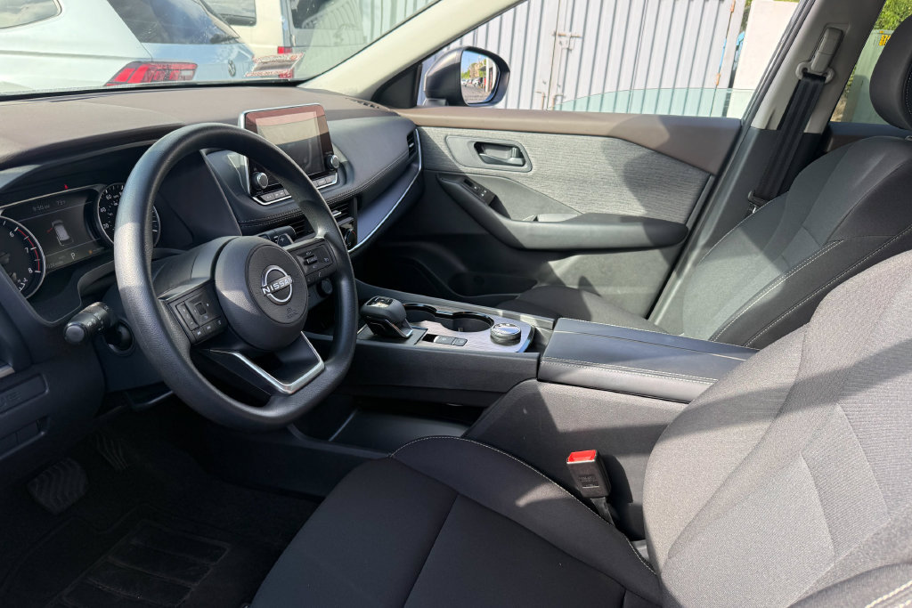 Used 2023 Nissan Rogue S AWD/4WD image 14