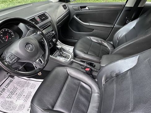 Used 2011 Volkswagen Jetta SE image 5