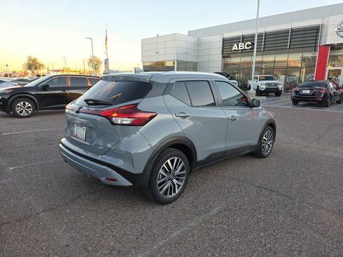 Used 2024 Nissan Kicks SV image 3