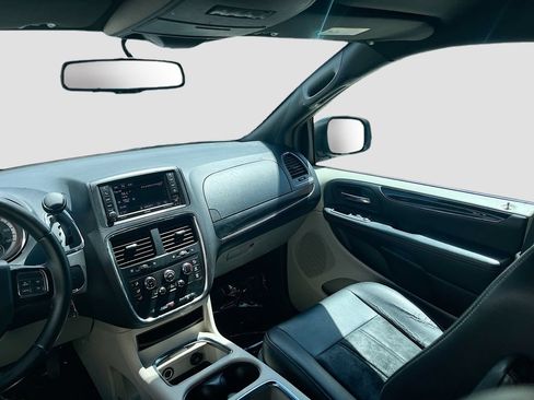Used 2018 Dodge Grand Caravan SXT FWD image 22