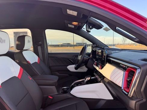 Used 2024 GMC Canyon AT4X w/ AT4X AEV Edition image 22