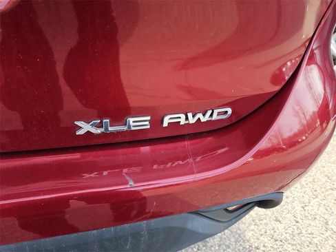 Used 2020 Toyota Highlander XLE image 4