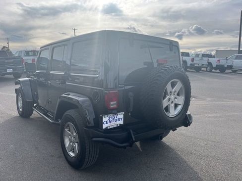 Used 2016 Jeep Wrangler Unlimited Sahara image 10