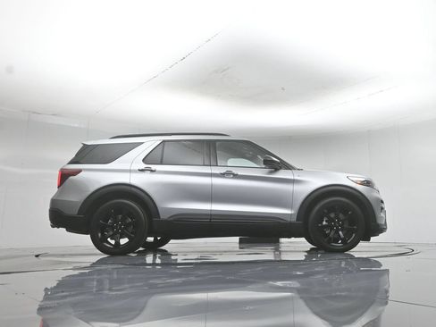 Certified 2023 Ford Explorer ST-Line w/ Class IV Trailer Tow Package RWD image 47